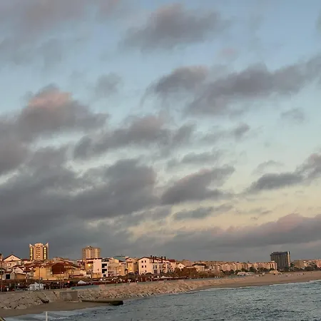 Front Beach Terrace Figueira Flat Apartment